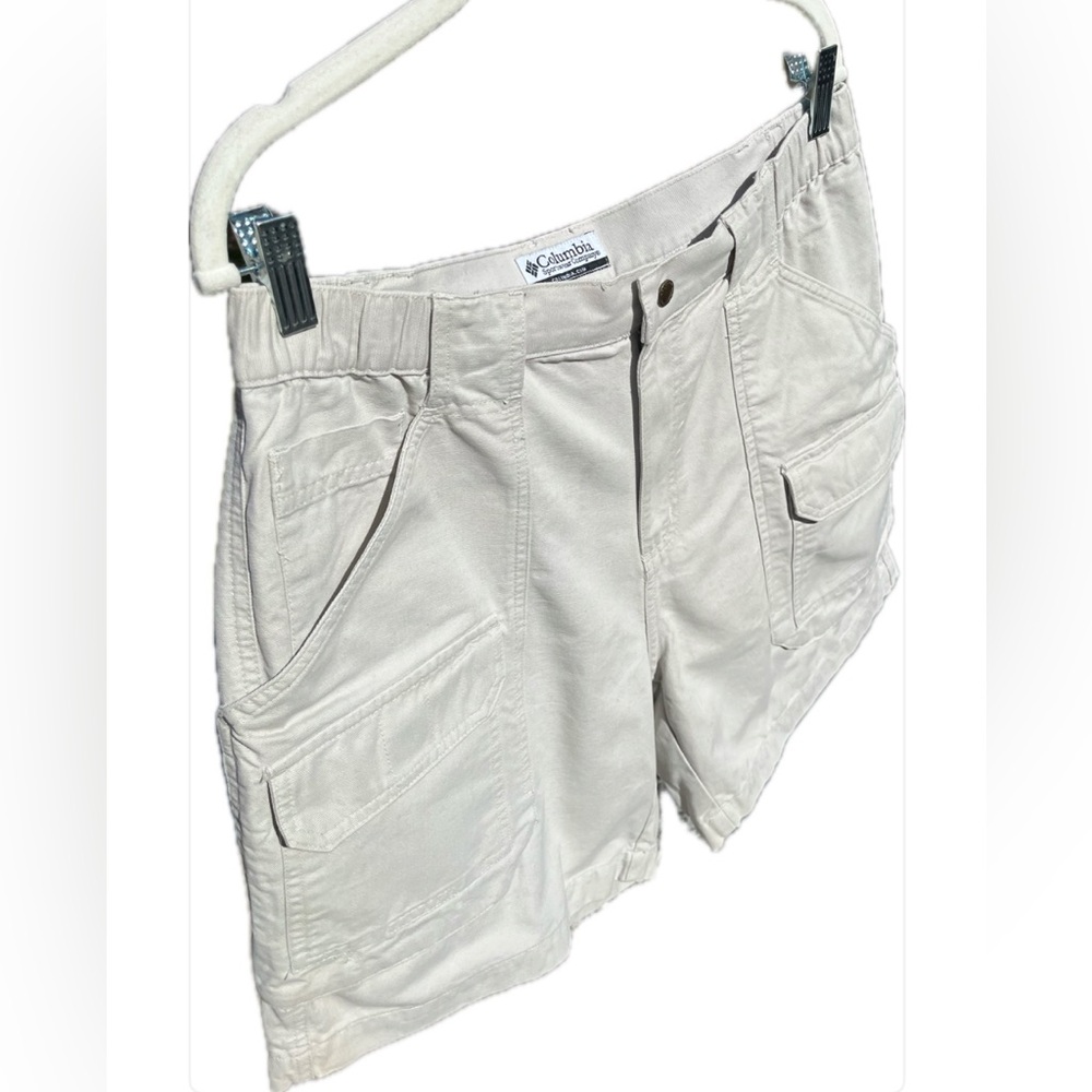 Columbia- Men’s size Med, Tan, Front/Back/Side Pockets, Athleisure Shorts
